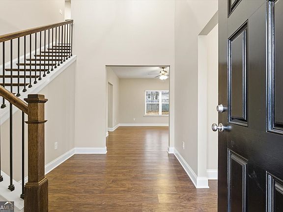 5th image of 423 Pearson Cir