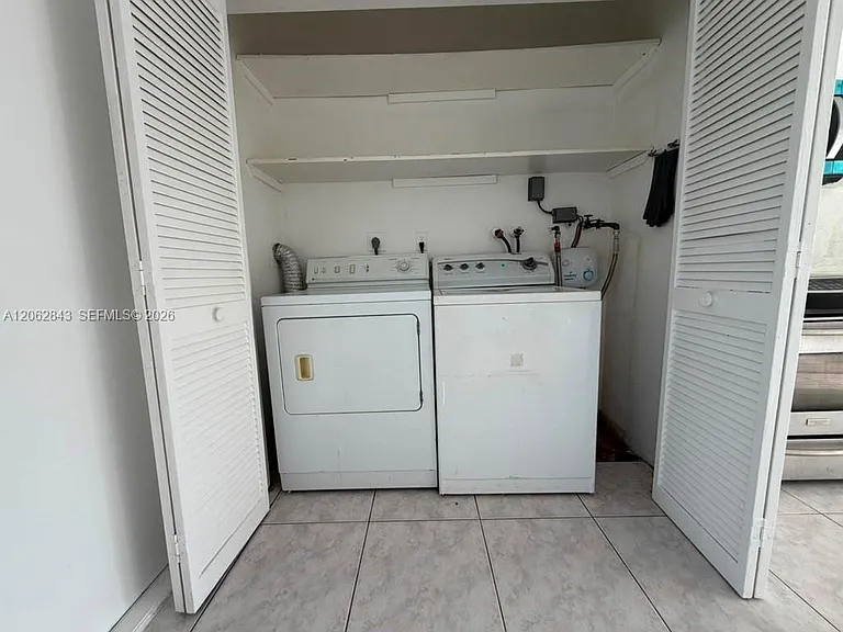 415 SW 16th Ct #1 — Photo 9