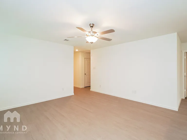 2636 Mistwood Dr — Photo 9