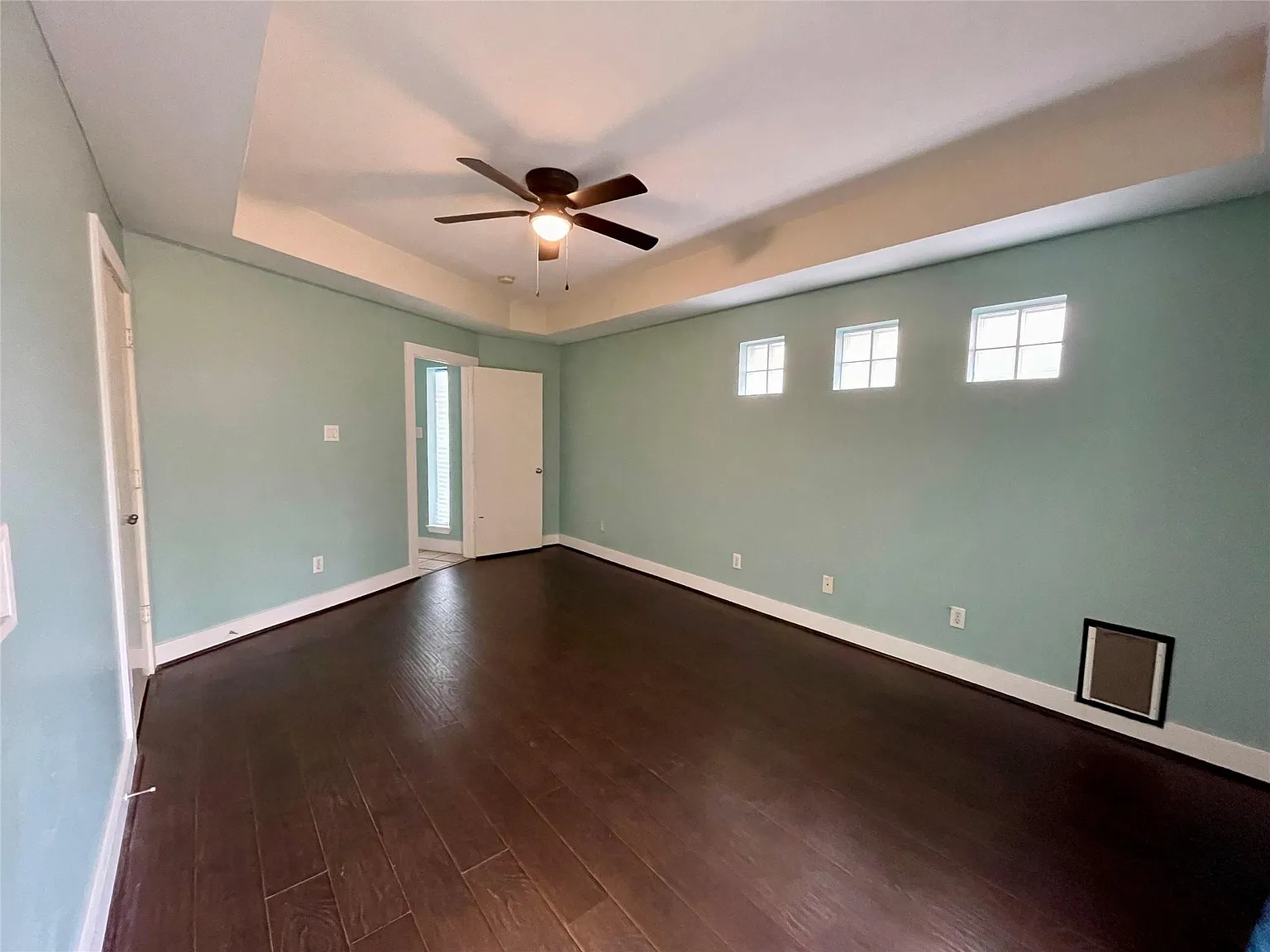 3 bed, 2.5 bath, 1993 sqft, $2,300 — Photo 3