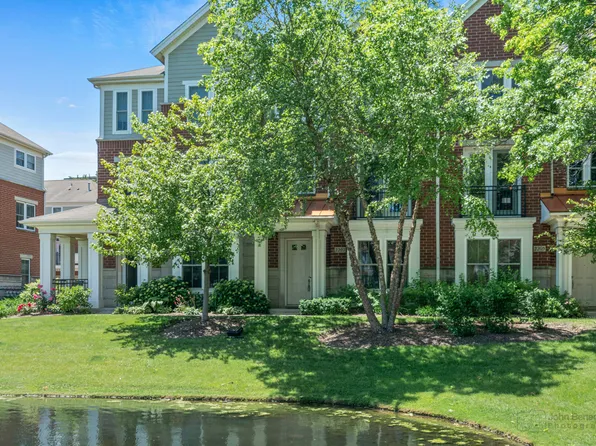 2207 S Crambourne Way, Arlington Heights, IL 60005