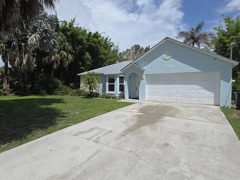 2091 SW Villanova Rd — Photo 1