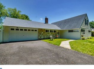 461 Snowball Dr, Levittown, PA 19056