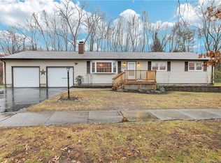105 Topaz Pl, Stratford, CT 06614