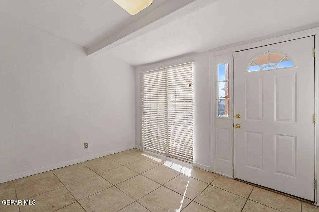 4 bed, 3.0 bath, 2174 sqft, $1,900 — Photo 3