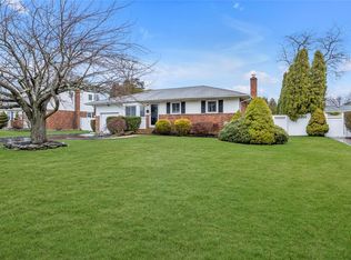 27 Gehrig St, Commack, NY 11725