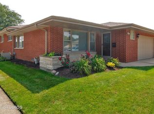 3001 Mayfair Ave, Westchester, IL 60154