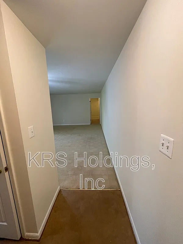 3 bed, 2.0 bath, 1190 sqft, $2,500 — Photo 3
