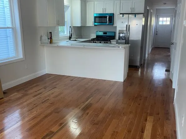 126 Lancashire St #1, Providence, RI 02908