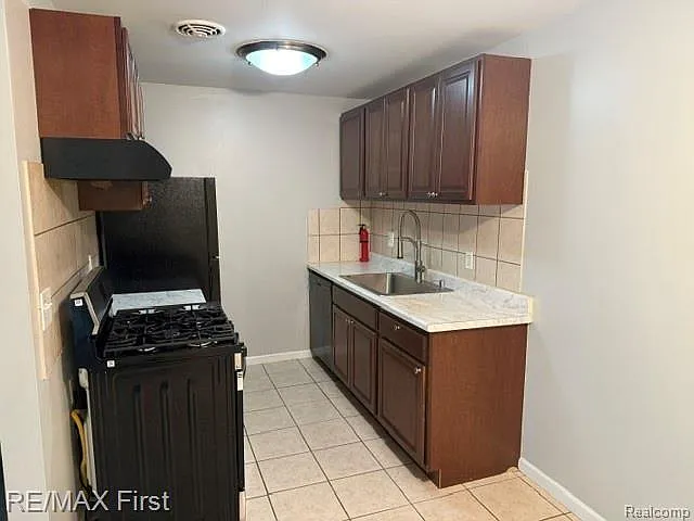2 bed, 1.0 bath, 851 sqft, $1,300 — Photo 3