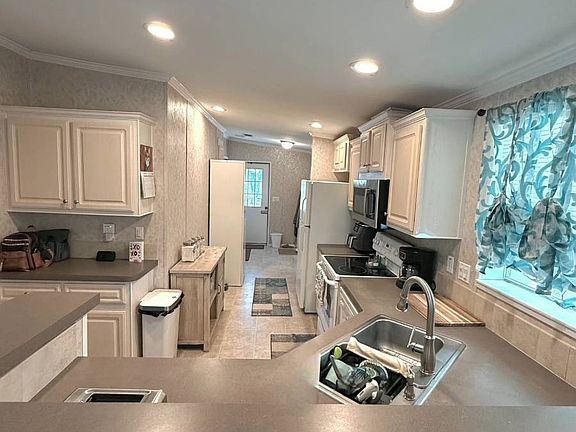 2nd image of 1399 Belcher Rd #325