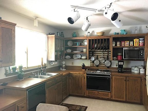 2nd image of 120 Canterbury Cir