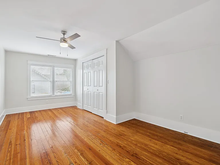 1106 Lawrence Ave — Photo 21
