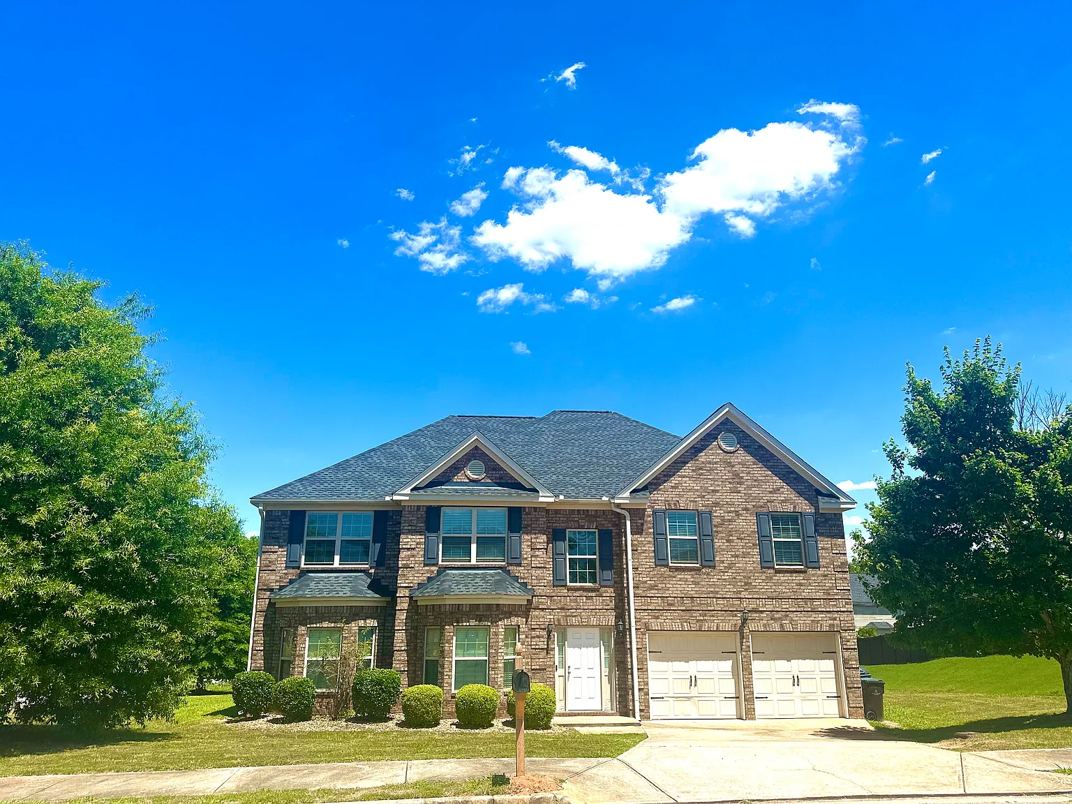 5 bed, 3.5 bath, 3980 sqft, $3,150 — Photo 4