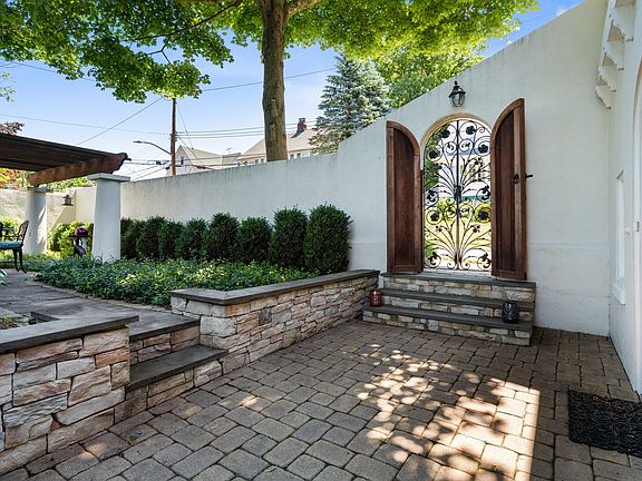 5th image of 117 Greenacres Ave