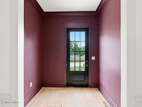 4th image of 905 S Sherrin Ave
