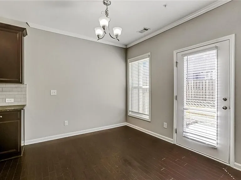 1237 Foxcroft Ln — Photo 13