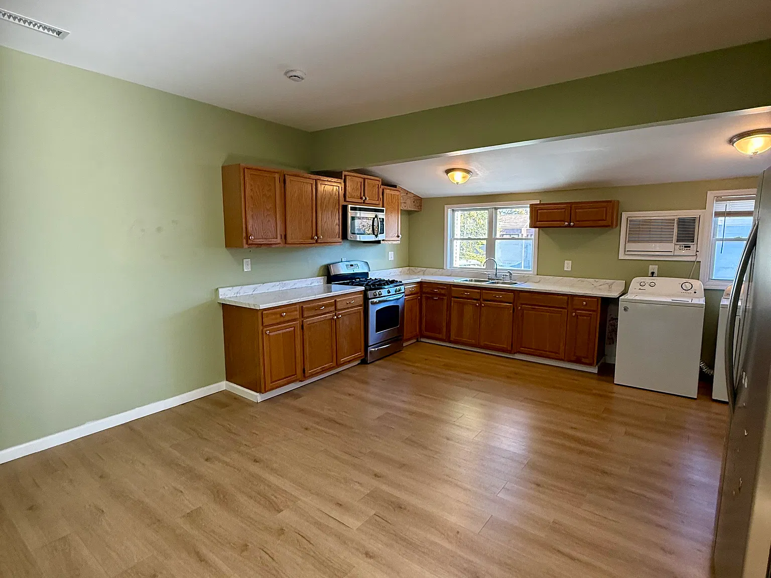 3 bed, 1100 sqft, $1,650 — Photo 1