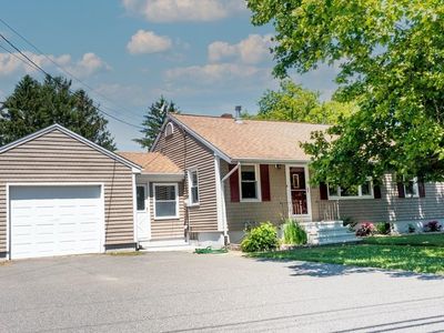 537 Gardners Neck Rd, Swansea, MA, 02777