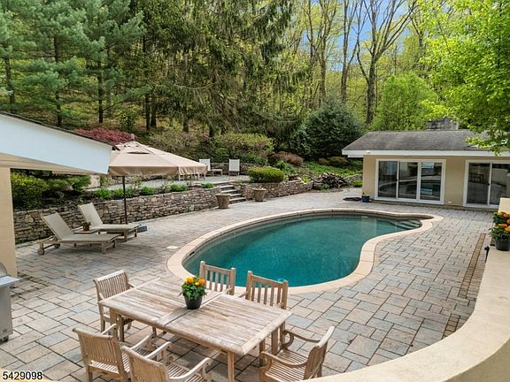 5th image of 174 Bliss Rd
