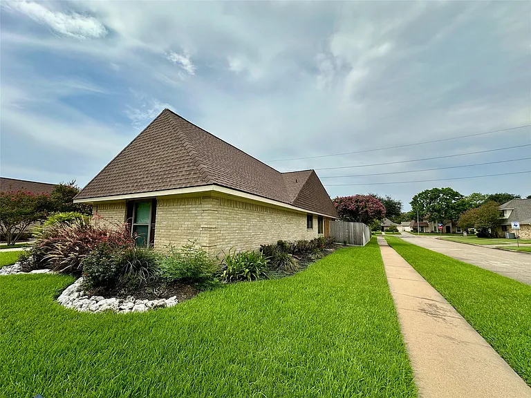 2931 Pasture Ln — Photo 40
