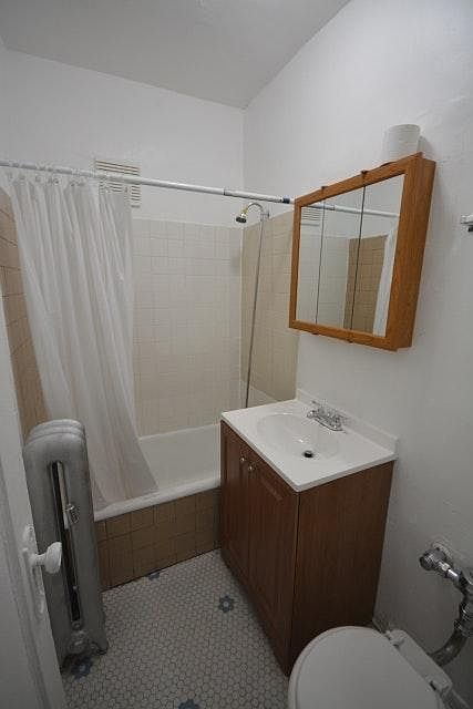 2nd image of 1344 W Wilson Ave