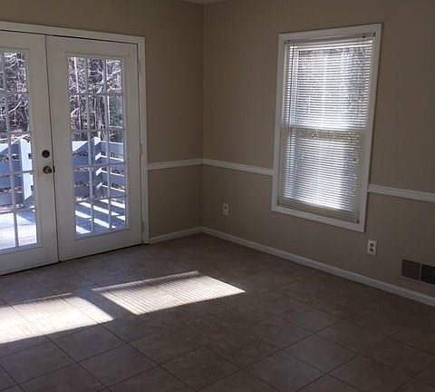 5th image of 4916 Farmstead Ct