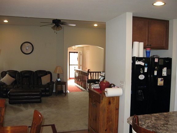 4th image of 801 Emerald Dr