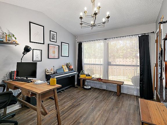 4th image of 7810 Fawn Brook Cir W