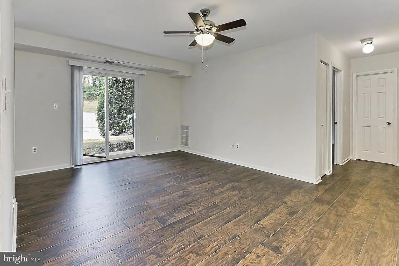 1533 Colonial Dr — Photo 2