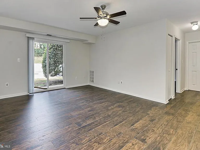 1533 Colonial Dr #101 — Photo 2