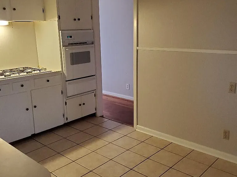 2505 Douglas Dr — Photo 8