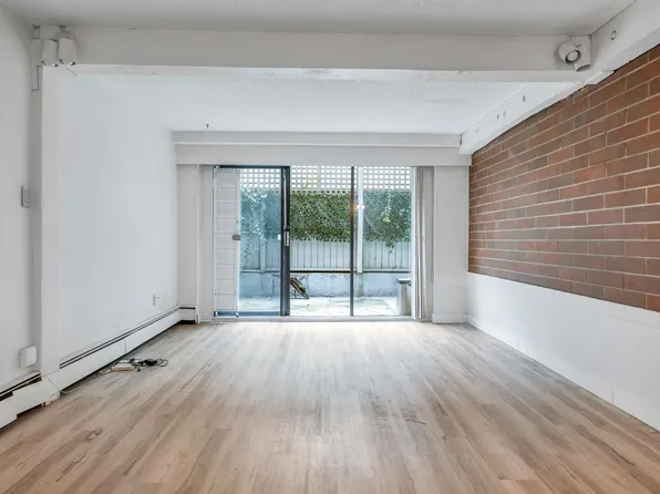 1535 Nelson St #108, Vancouver, BC V6G 1M2