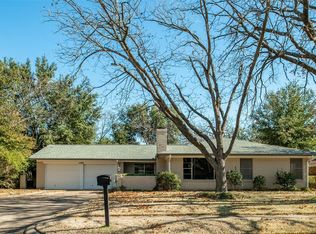 1703 Oakridge Dr, Pantego, TX 76013
