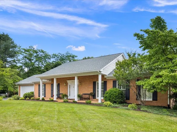 610 Woodmont Dr, Staunton, VA 24401