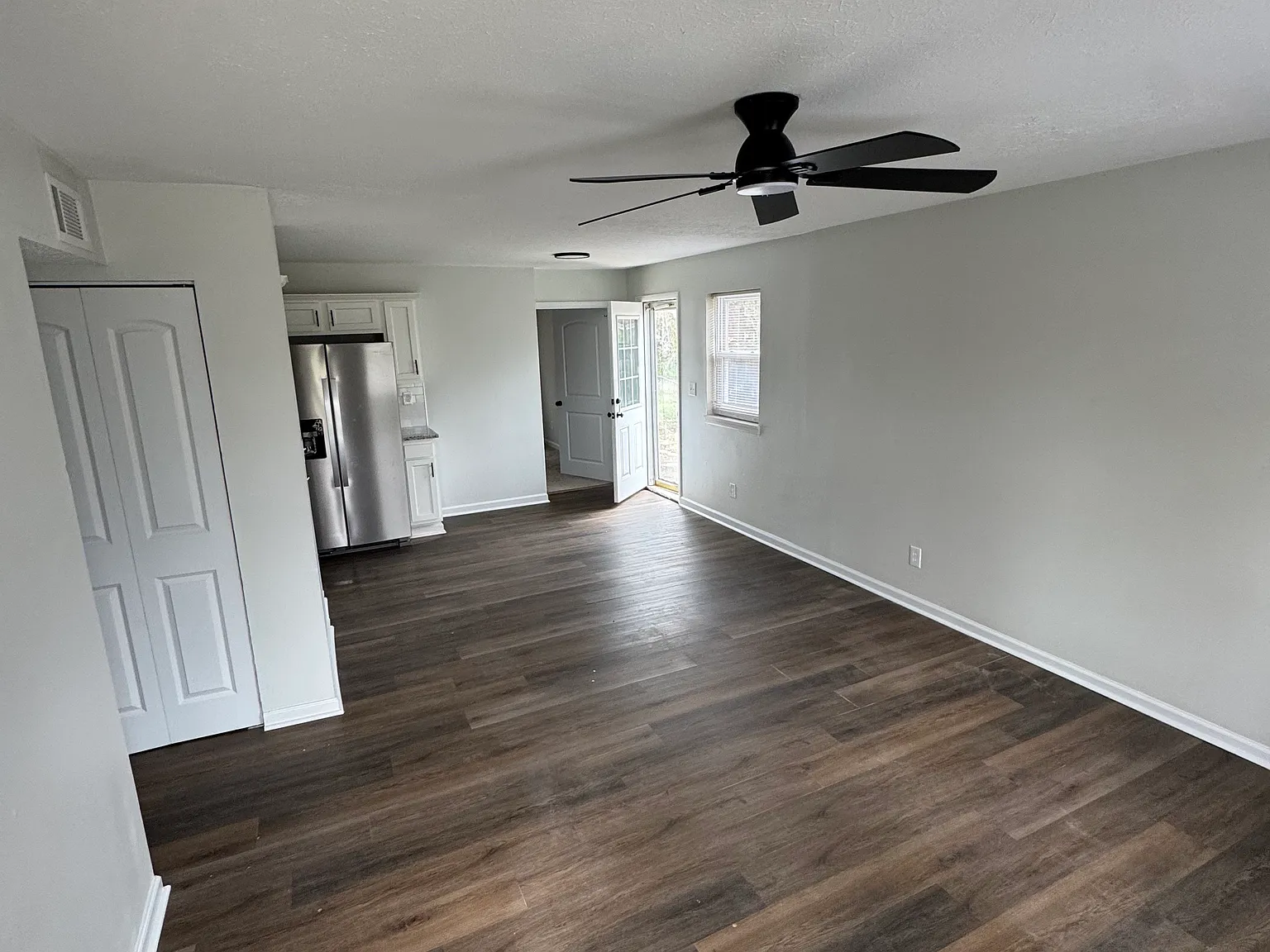 3 bed, 1080 sqft, $1,450 — Photo 2