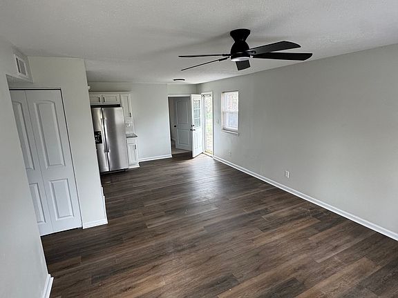 2nd image of 5910 Crockett Dr