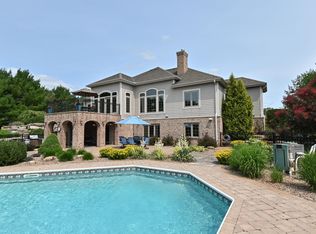 W316S3175 Harvest View Dr, Waukesha, WI