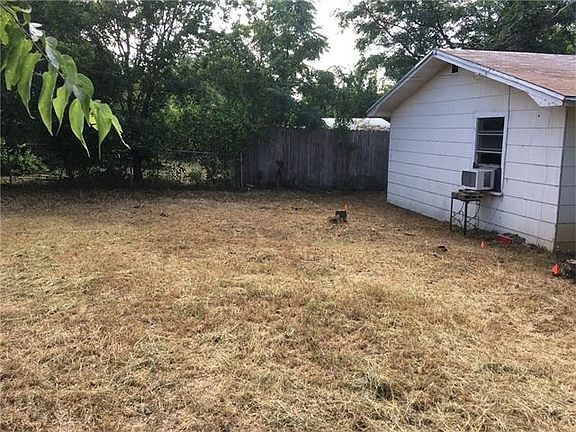 4th image of 2112 Circle Dr