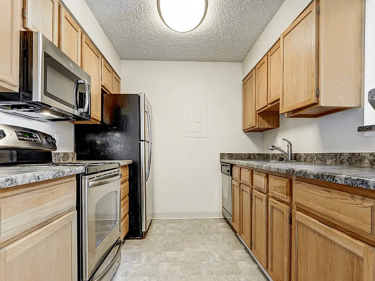 St. Moritz Apartments — Photo 32