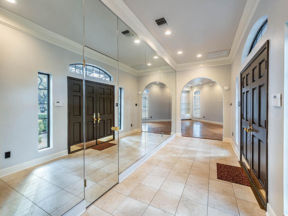 5th image of 1012 Sir Arthur Ct