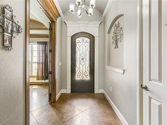 4th image of 4401 Twin Oak Ct