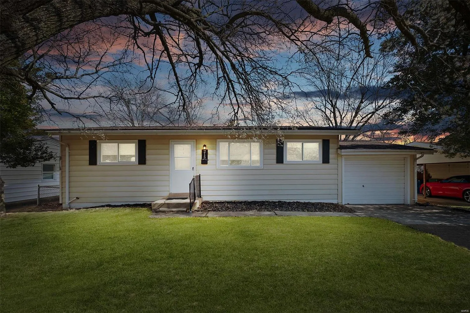 215 Freeman Dr photo 1