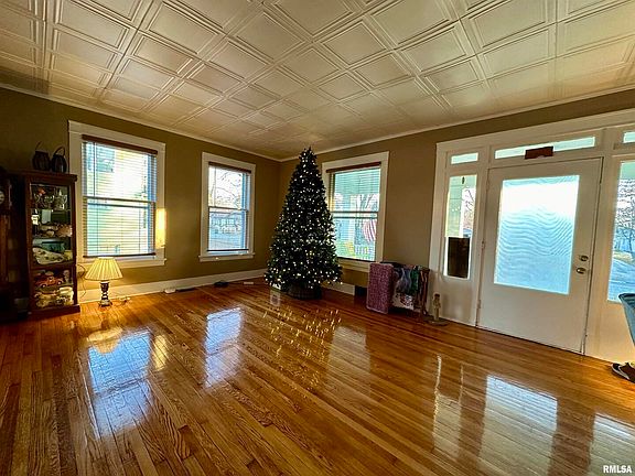 4th image of 514 E Everett St