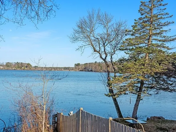 21 Richview Ave, Halifax, MA 02338