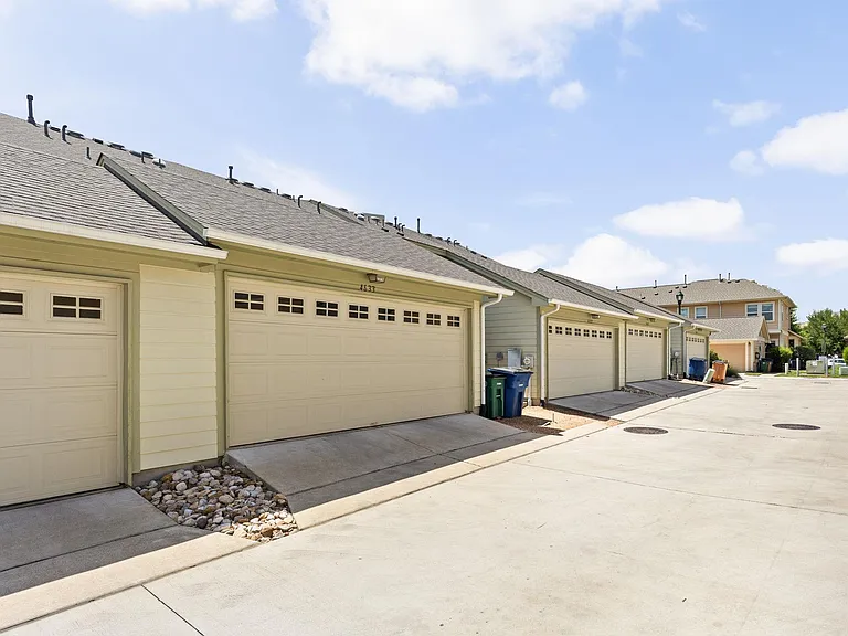 4633 Mattie St — Photo 35