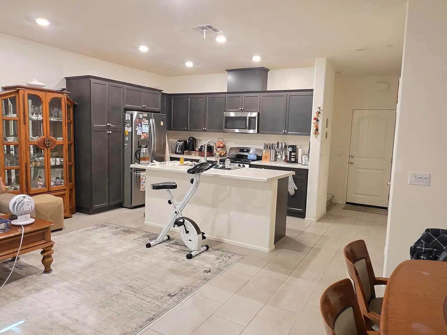 3 bed, 2.5 bath, 1527 sqft, $3,100 — Photo 2