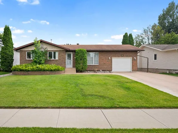 5703 N 35th St, Lloydminster, AB T9V 1W9