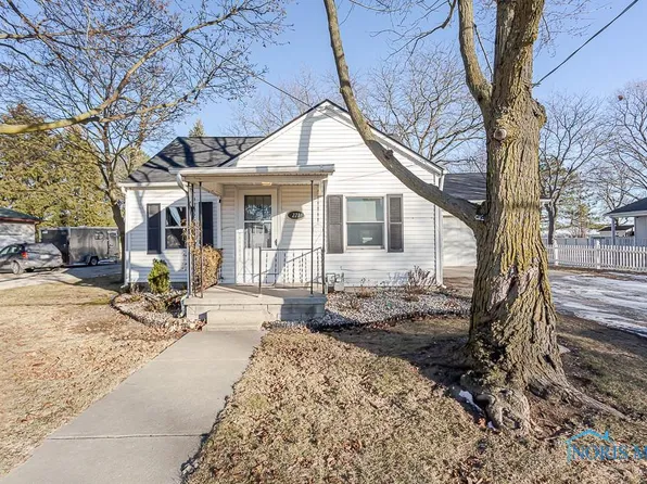 221 S Adrian St, Lyons, OH 43533