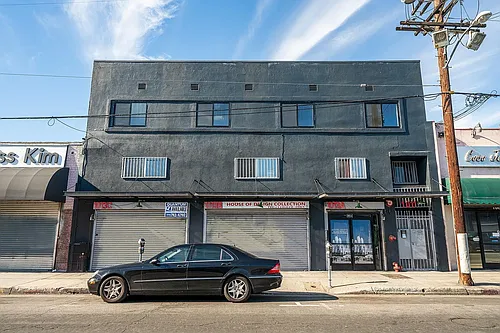 1011 San Julian St #204 Photo 1